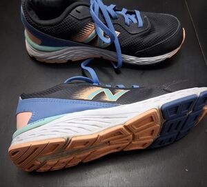 New Balance 680 V6 Running Shoes   Size 9